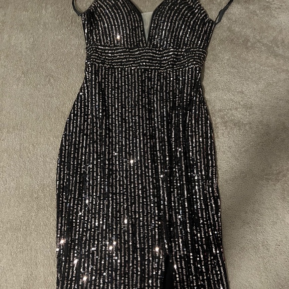Black & Gold sequin prom/pageant dress. - Picture 5 of 5